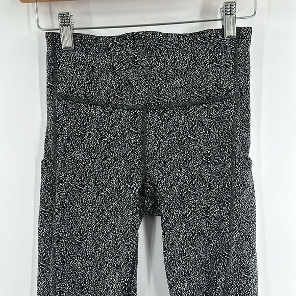 Athleta Ultimate Stash Textured 7/8 Tight Leggings Black White XS - Picture 3 of 6